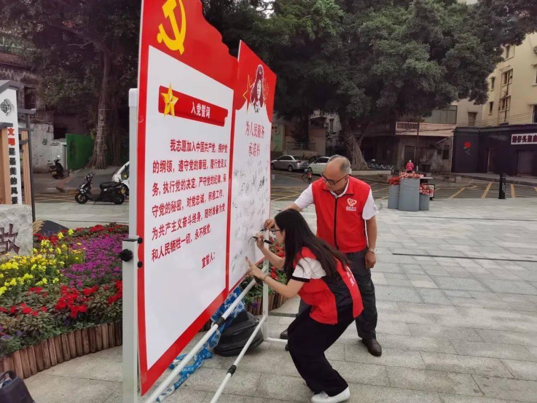 某商场为了迎接元旦在门口挂了一排彩色气球按红黄蓝的顺序排列想一想第121个？游戏画面